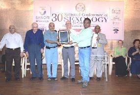 01 Receiving National Award at Navi Mumbai